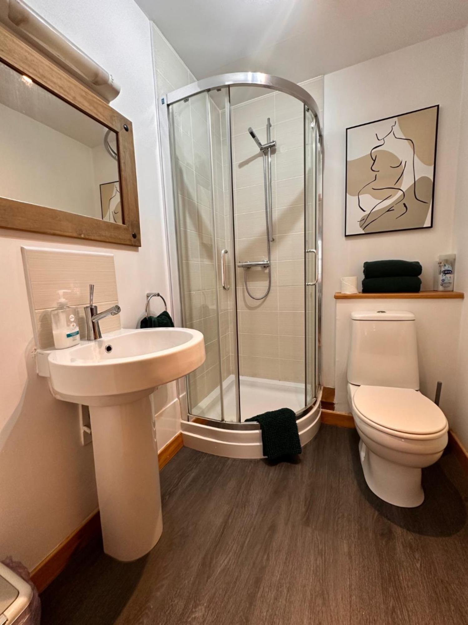 City Centre Apartment Next To Bus And Train Station Inverness Zewnętrze zdjęcie